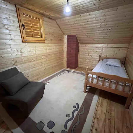 Vikendica Forest, 샬레 체니카